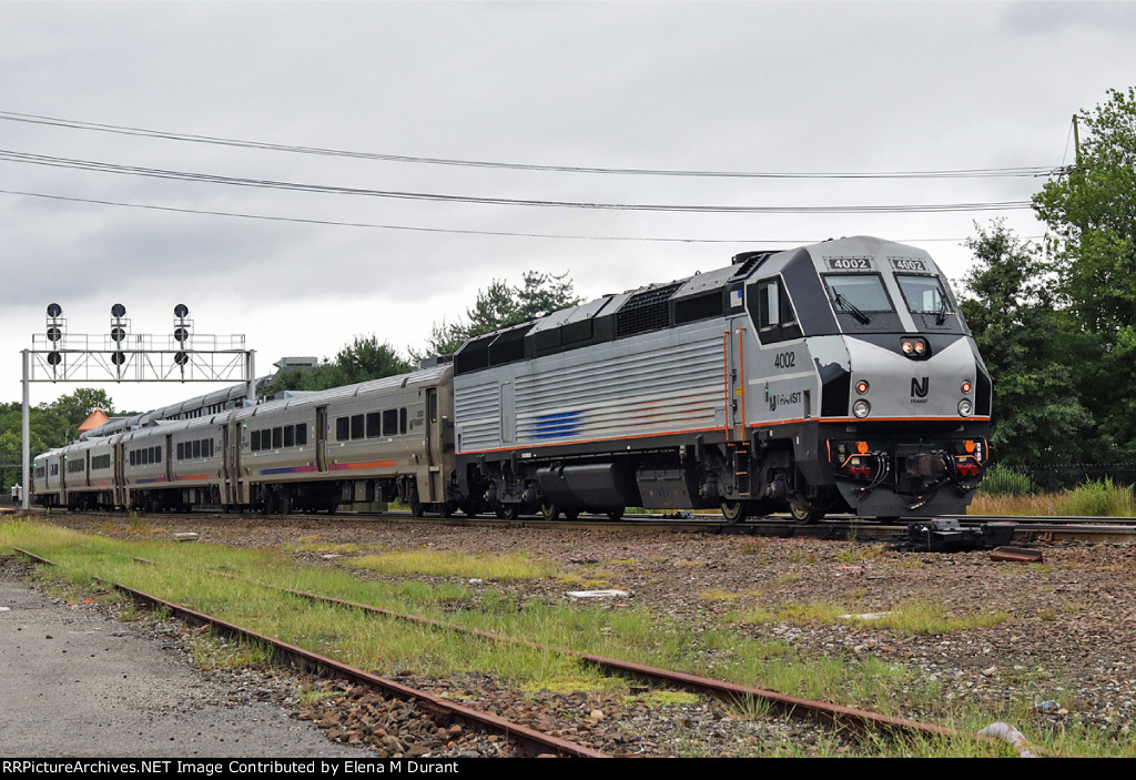 NJT 4002 on train 1211